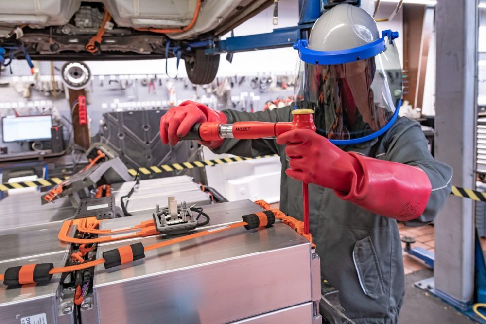 Hazet Drehmomentschlüssel schutzisoliert 5108KV Vierkant Länge 275 mm Produktbild Hazet Drehmomentschlüssel schutzisoliert 5108KV Vierkant Länge 275 mm bild 3