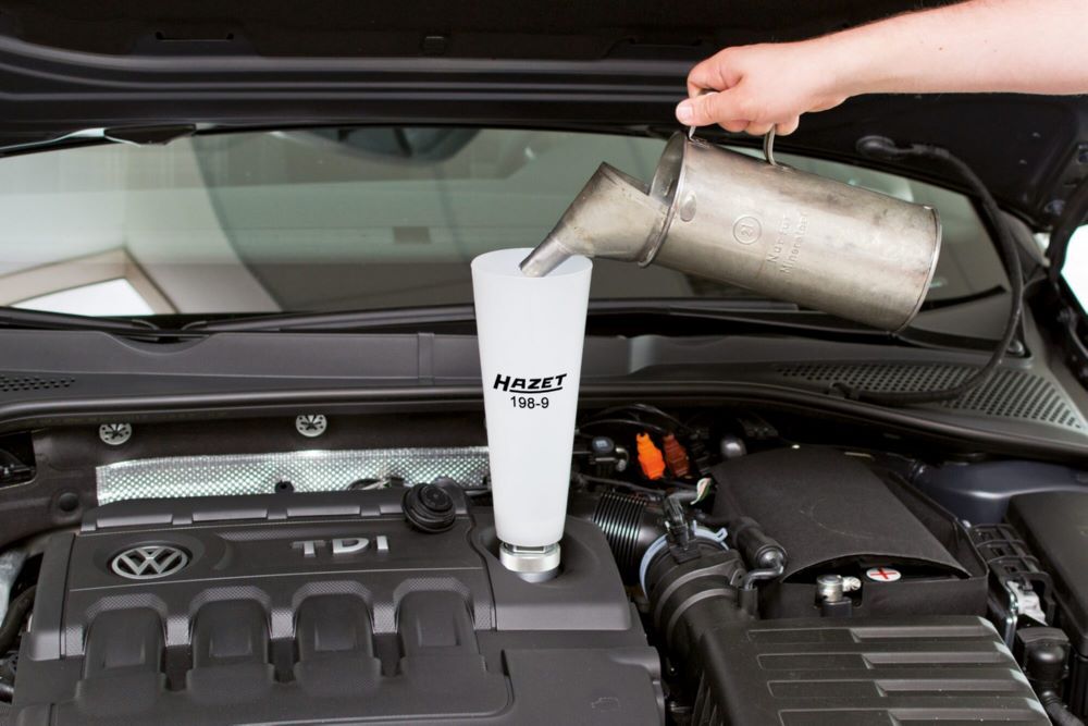 Produktbild Motoröl Fülltrichter 198-9/2 Füllmenge 1 Liter mit 2 Teilen  bild 3