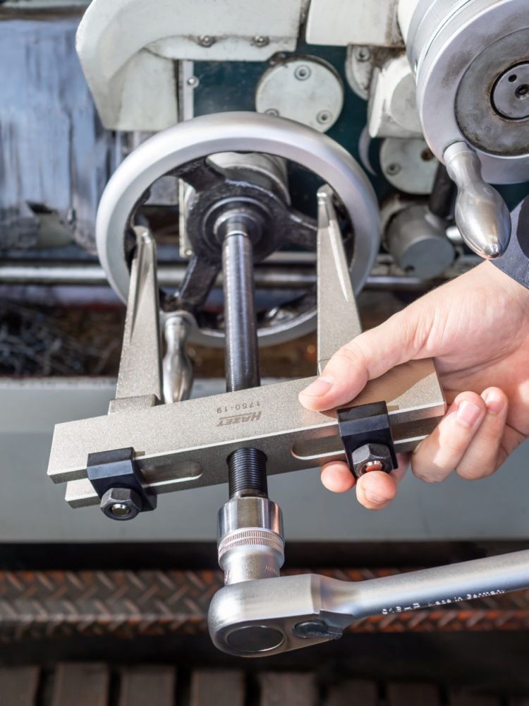 Hazet Schnellspann Abzieher Spannbereich 185 mm 2 armig 1750-19 227 mm Produktbild Hazet Schnellspann Abzieher Spannbereich 185 mm 2 armig 1750-19 227 mm bild 4