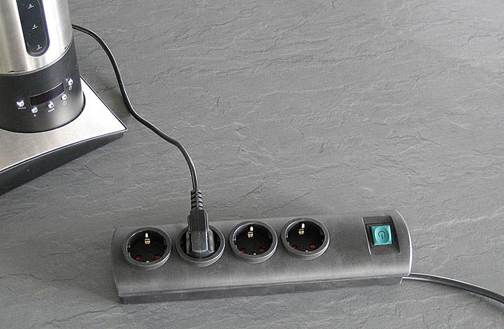 Brennenstuhl Steckdosenleiste Primera Line mit 4 Stecker 1,5 m Produktbild Brennenstuhl Steckdosenleiste Primera Line mit 4 Stecker 1,5 m bild 3