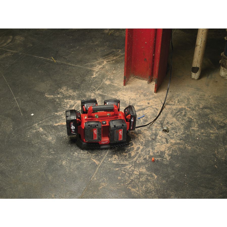 Milwaukee M1418 C6 Multi-Ladegerät für bis zu 6 Akkus M14 M18 Milwaukee M1418 C6 Multi-Ladegerät für bis zu 6 Akkus M14 M18