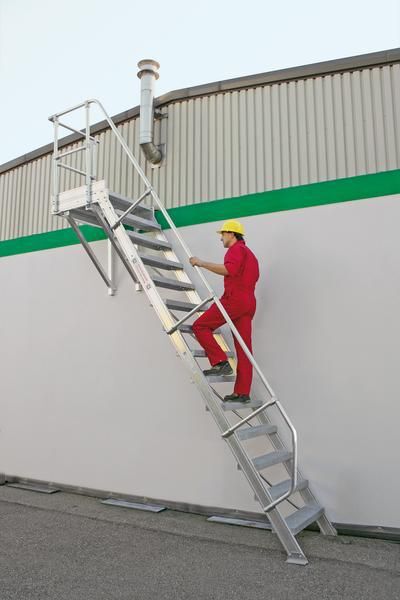 Günzburger Aluminium Treppe 60 Grad mit Plattform 11 Stufen 800 mm breit