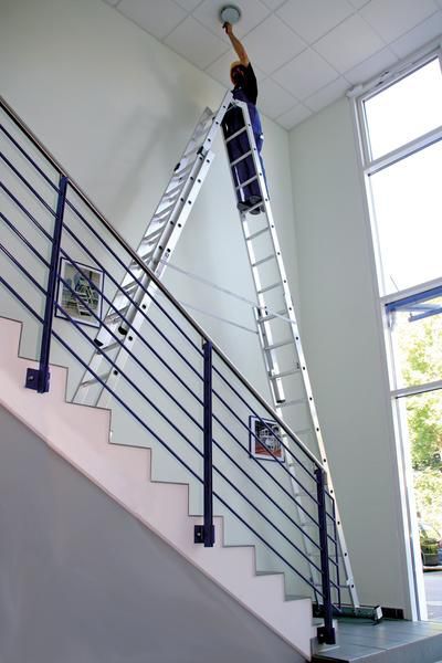 Günzburger Aluminium Stehleiter Nivello Traverse 4 x 8 Sprossen Produktbild Günzburger Aluminium Stehleiter Nivello Traverse 4 x 8 Sprossen