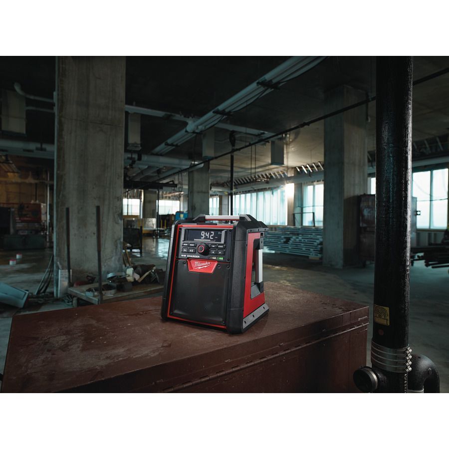 Milwaukee Netz-/Akku Radio mit Ladefunktion M18 RC/0 Milwaukee Netz-/Akku Radio mit Ladefunktion M18 RC/0