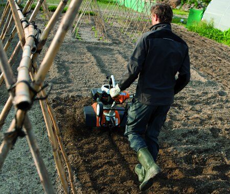 Bodenhacke im Einsatz