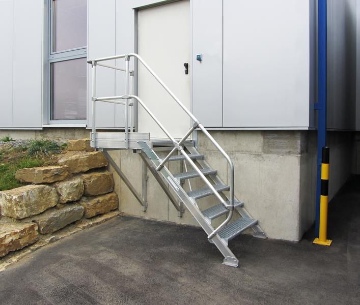 Günzburger Aluminium Treppe 45 Grad mit Plattform 9 Stufen 800 mm breit Produktbild Günzburger Aluminium Treppe 45 Grad mit Plattform 9 Stufen 800 mm breit