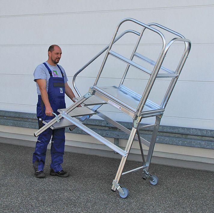 Günzburger Podestleiter mit Rollen und Griff 3 Stufen Alu geriffelt Produktbild Günzburger Podestleiter mit Rollen und Griff 3 Stufen Alu geriffelt