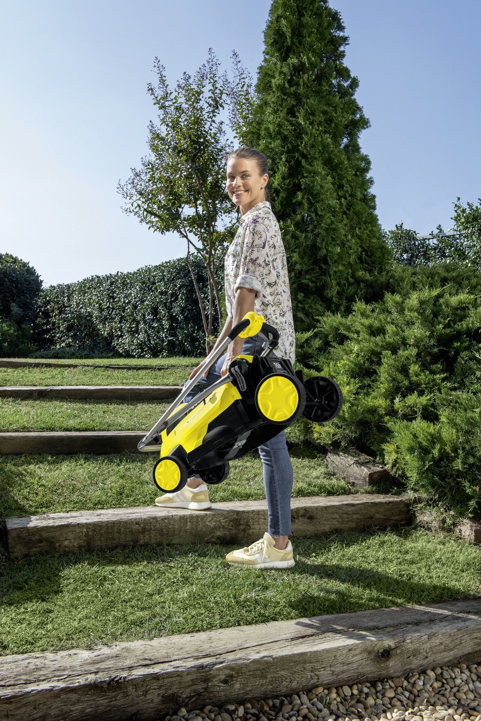 Kärcher Akku Rasenmäher LMO 18-36 Battery Set Anwendung 4 Kärcher Akku Rasenmäher LMO 18-36 Battery Set Anwendung 4