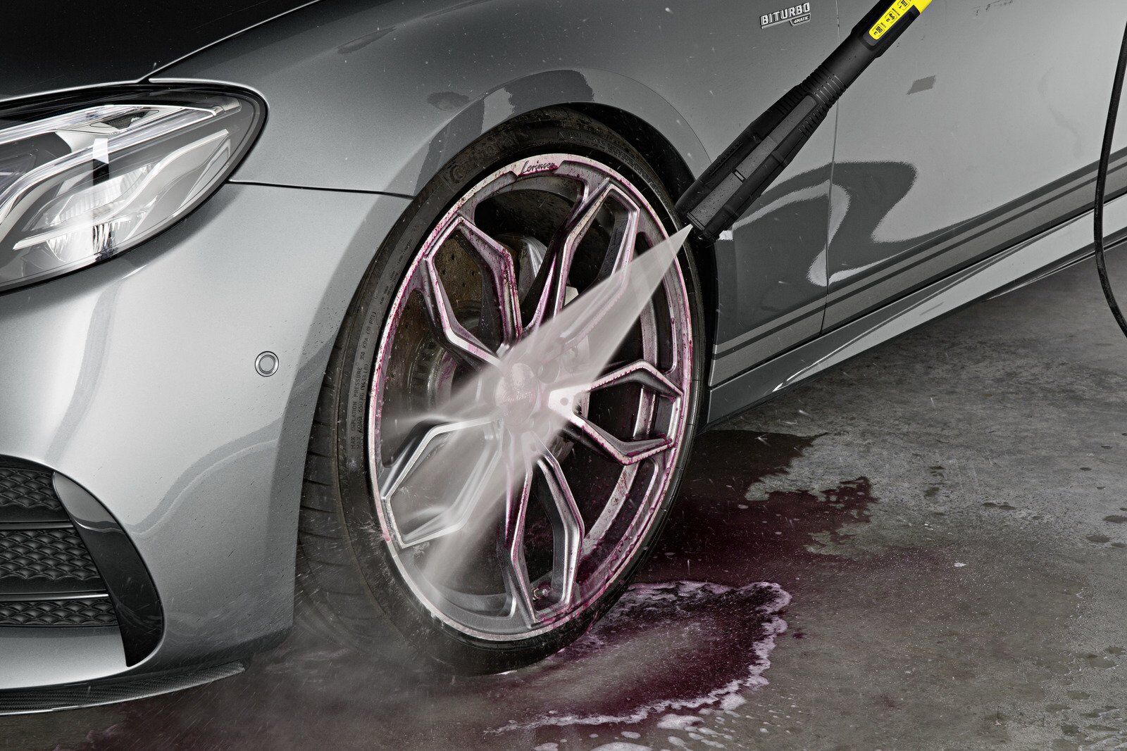 Kärcher Felgenreiniger Premium RM 667 500 ml Anwendung 4 Produktbild Kärcher Felgenreiniger Premium RM 667 500 ml Anwendung 4 bild 5