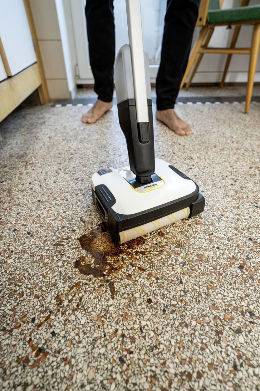 Kärcher Hartbodenreiniger FC 2-4 Battery Set 2B Duo - Beispiel Produktbild Kärcher Hartbodenreiniger FC 2-4 Battery Set 2B Duo - Beispiel bild 6