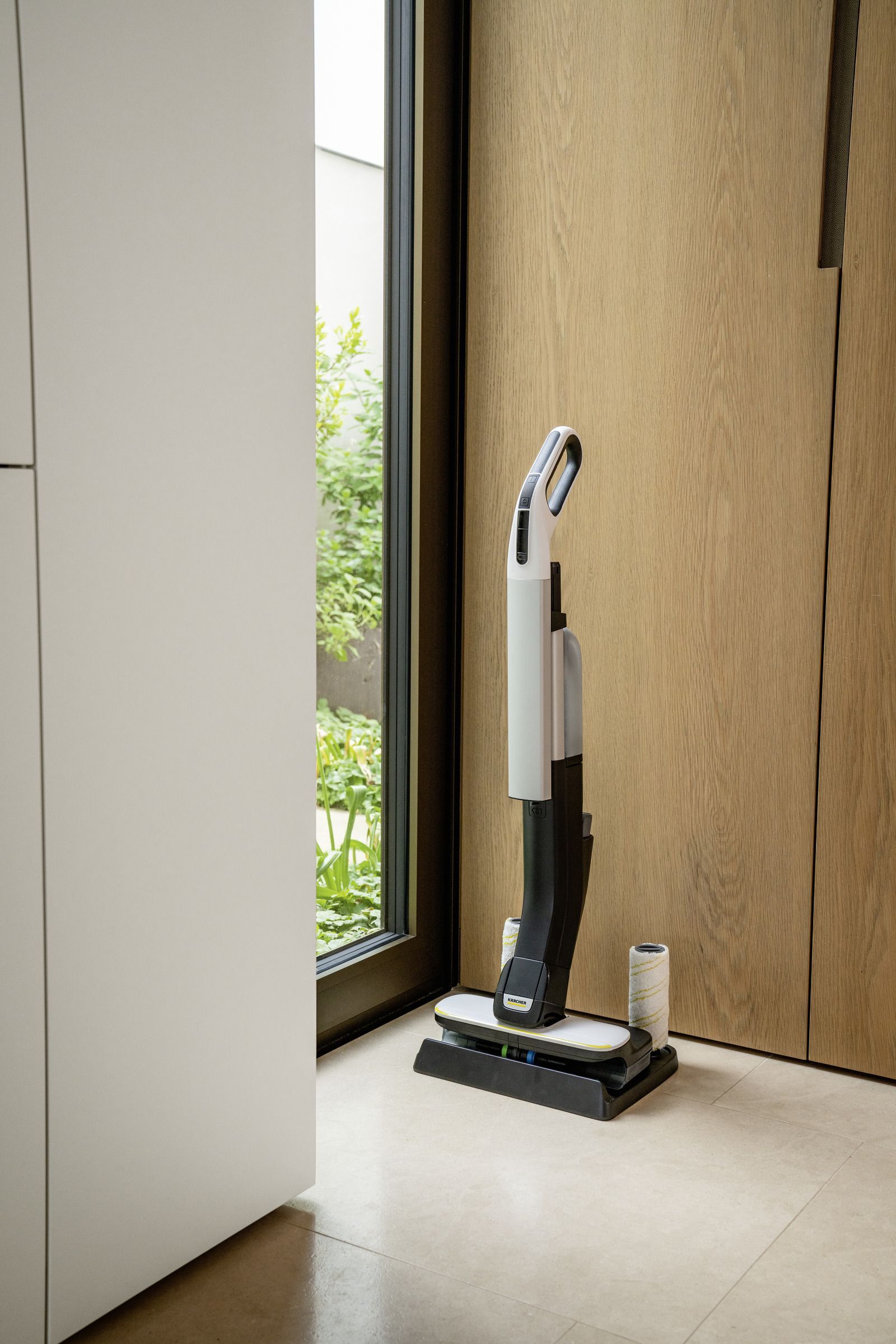 Kärcher Hartbodenreiniger FC 4-4 Battery Set 4B Duo - Beispiel Produktbild Kärcher Hartbodenreiniger FC 4-4 Battery Set 4B Duo - Beispiel bild 8
