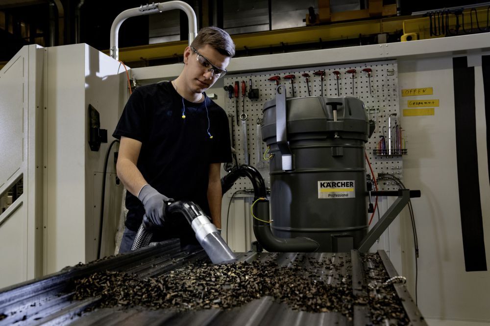 Kärcher Industriesauger IVR 100/60 Ef - Anwendungsbild Produktbild Kärcher Industriesauger IVR 100/60 Ef - Anwendungsbild bild 2