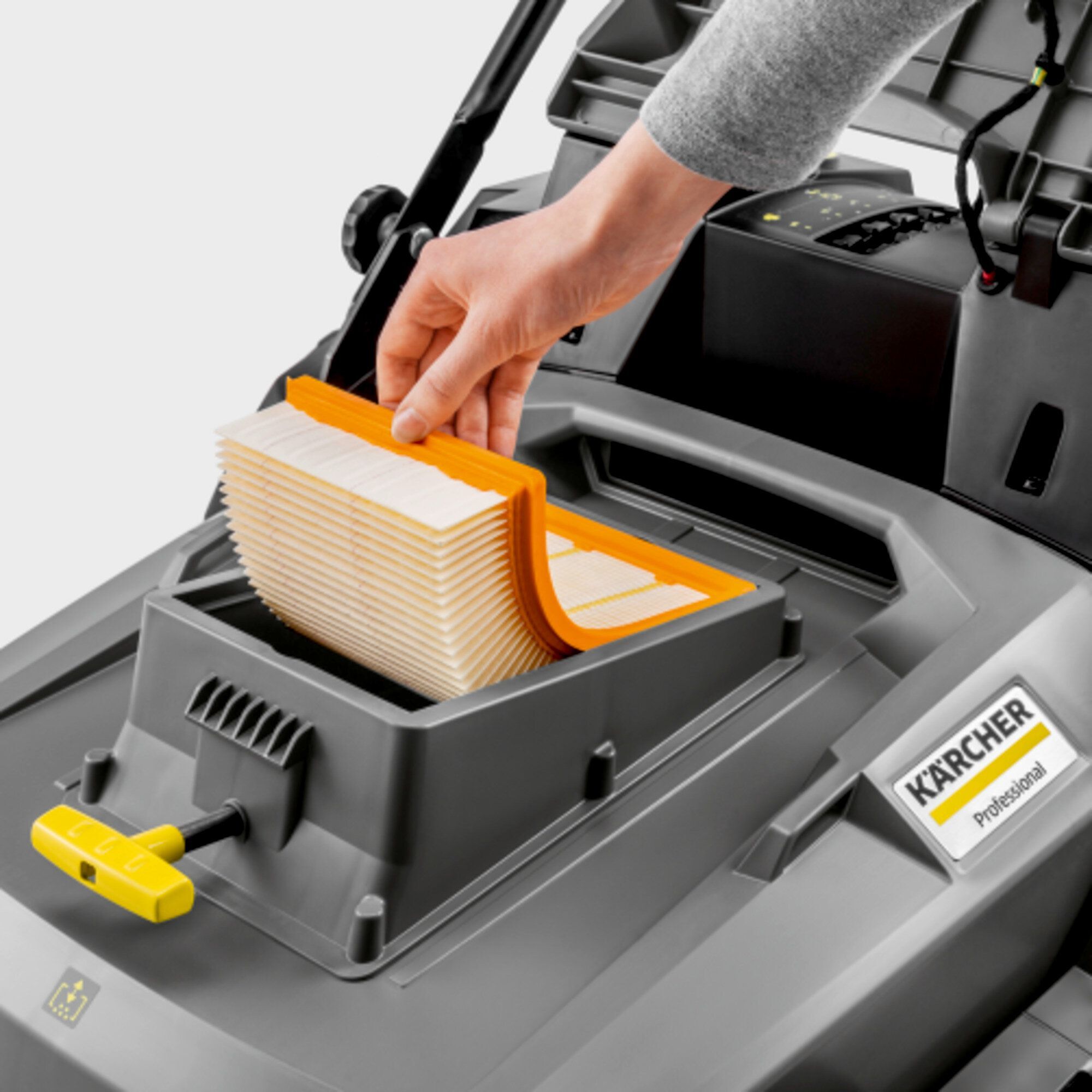 Kärcher Kehrmaschine KM 70/30 C BP mit 2 Seitenbesen Produktbild Kärcher Kehrmaschine KM 70/30 C BP mit 2 Seitenbesen bild 5