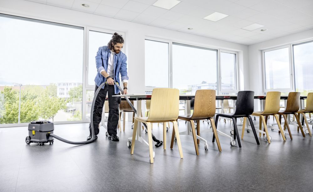 Kärcher Akku Trockensauger T 10/1 Bp Adv - Anwendungsbild Produktbild Kärcher Akku Trockensauger T 10/1 Bp Adv - Anwendungsbild bild 8