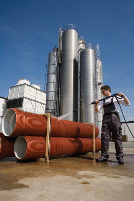 Nilfisk Heißwasser Hochdruckreiniger MH 7P-220/1300 DE Anwendungsbeispiel Produktbild Nilfisk Heißwasser Hochdruckreiniger MH 7P-220/1300 DE Anwendungsbeispiel bild 2