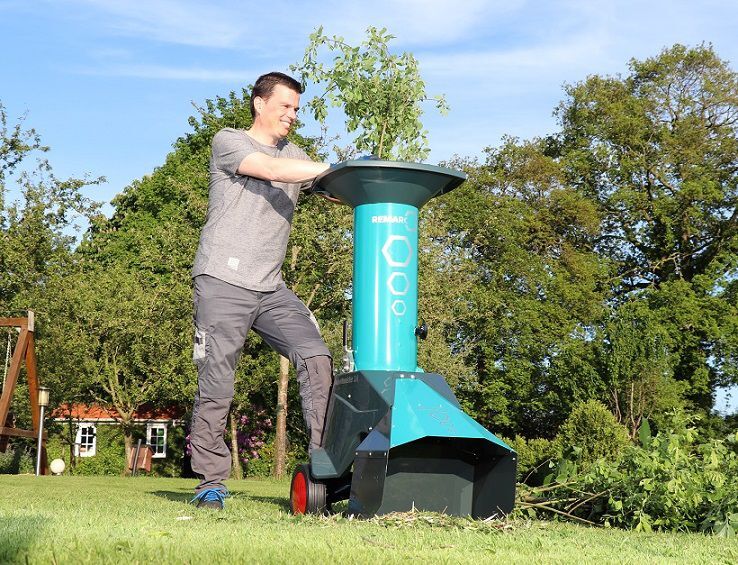 Remarc Häcksler Kompostmeister 2400 Gartenhäcksler - Anwendung Produktbild Remarc Häcksler Kompostmeister 2400 Gartenhäcksler - Anwendung bild 2