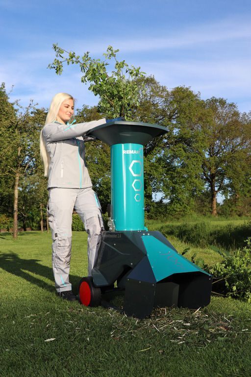 Remarc Häcksler Kompostmeister 2400 Gartenhäcksler - Anwendung Produktbild Remarc Häcksler Kompostmeister 2400 Gartenhäcksler - Anwendung bild 4