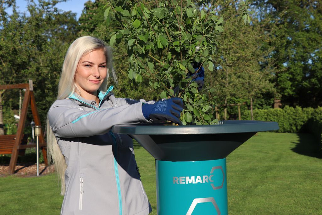 Remarc Häcksler Kompostmeister 2400 Gartenhäcksler - Anwendung Produktbild Remarc Häcksler Kompostmeister 2400 Gartenhäcksler - Anwendung bild 3