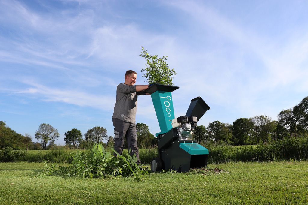 Remarc Häcksler Terra Cut 4000 Gartenhäcksler - Anwendung Produktbild Remarc Häcksler Terra Cut 4000 Gartenhäcksler - Anwendung bild 3