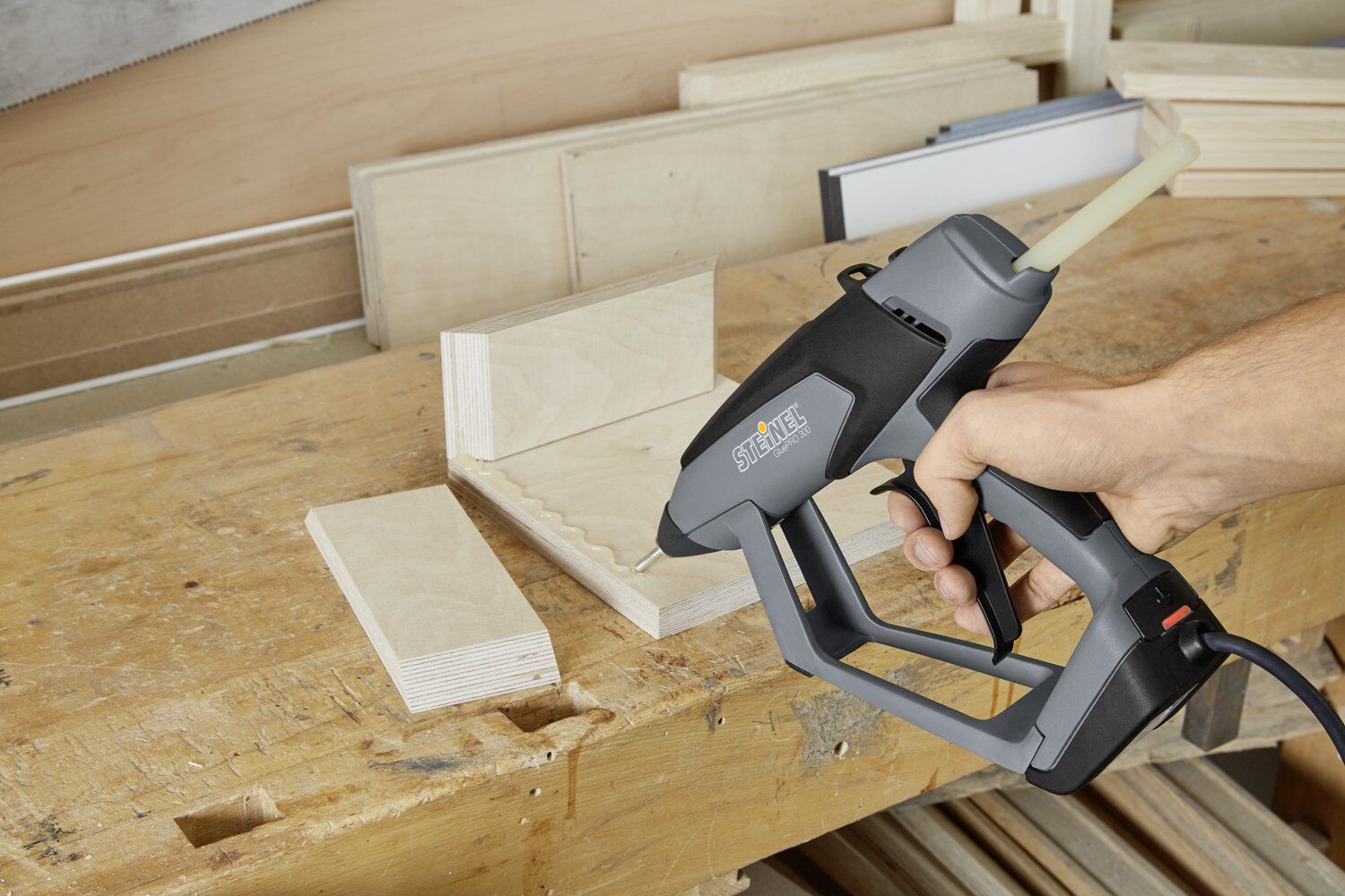 Steinel Heißklebepistole Glue Pro 300 Anwendung 2 Produktbild Steinel Heißklebepistole Glue Pro 300 Anwendung 2 bild 3