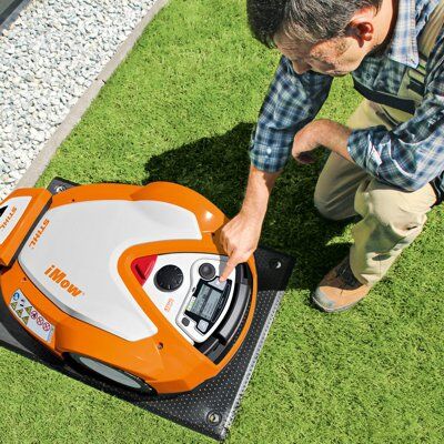 Stihl Mähroboter in Aktion