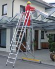 Günzburger Aluminium Podestleiter fahrbar und klappbar mit 12 Stufen