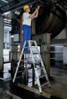Günzburger Aluminium Stehleiter beidseitig begehbar mit clip-step R13 mit 2 x 9 Stufen