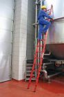 Günzburger Vollkunststoff Anlegeleiter mit Standtraverse 14 Sprossen