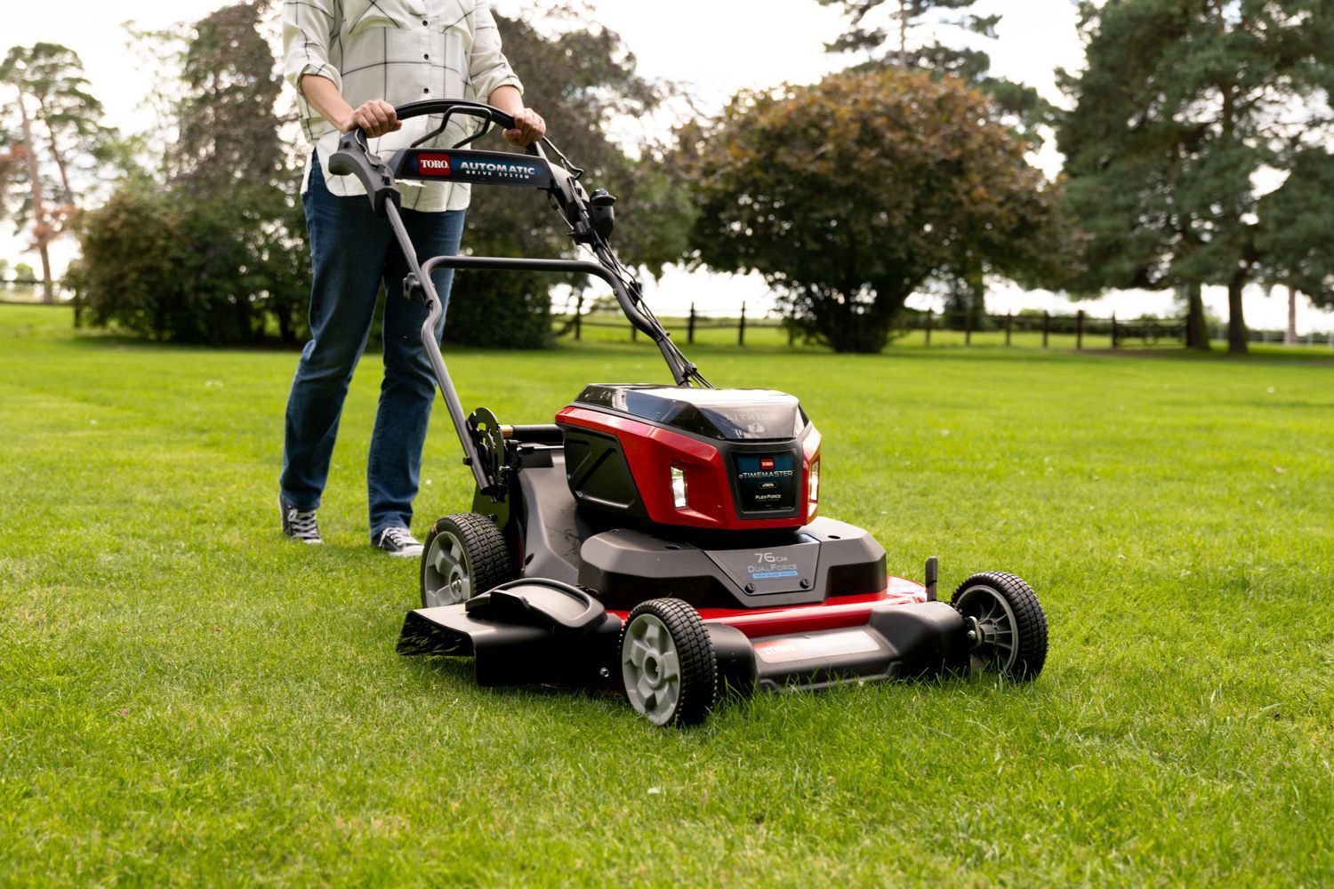 Toro Akku eTimeMaster eTM76 76 cm 60 V Lawn Mower mit 2x 10 AH Akku Produktbild Toro Akku eTimeMaster eTM76 76 cm 60 V Lawn Mower mit 2x 10 AH Akku bild 8