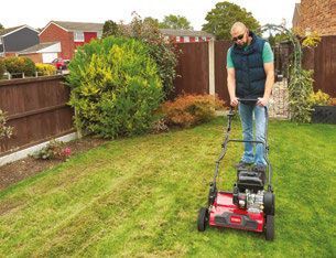 Toro Vertikutierer 40 cm Anwendung Produktbild Toro Vertikutierer 40 cm Anwendung bild 3