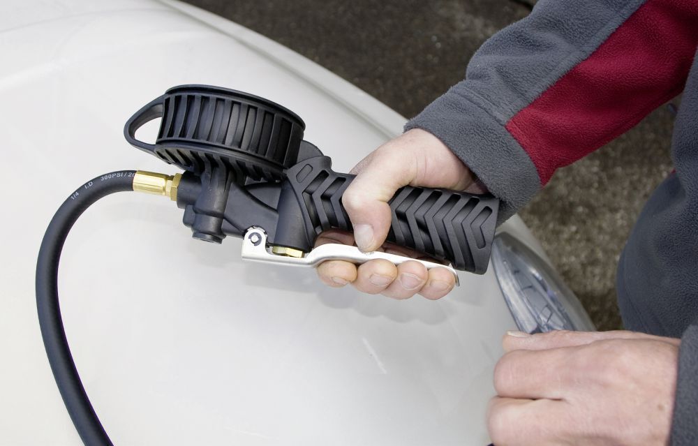 KRAFTWERK Reifenfüller mit Analog-Manometer Produktbild KRAFTWERK Reifenfüller mit Analog-Manometer bild 2