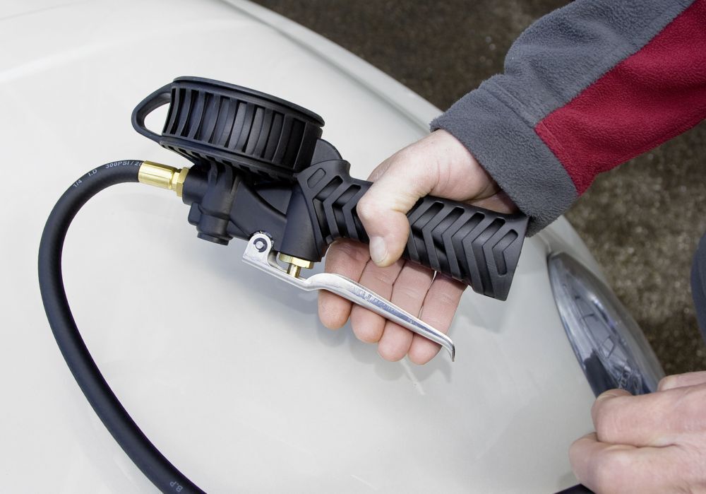 KRAFTWERK Reifenfüller mit Analog-Manometer Produktbild KRAFTWERK Reifenfüller mit Analog-Manometer bild 3