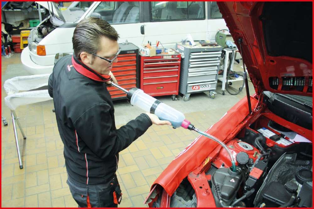 KS Tools Absaug und Füllhandpumpe 1,5 Liter Produktbild KS Tools Absaug und Füllhandpumpe 1,5 Liter bild 5