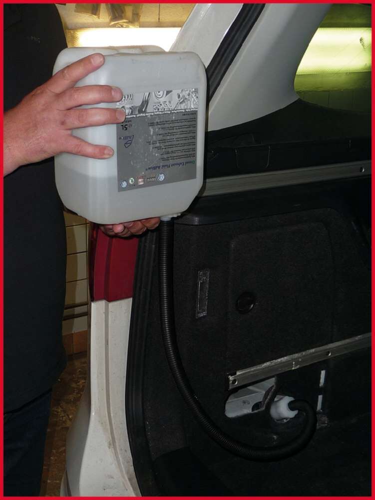 KS Tools Einweg Befüllschlauch für AdBlue® Zusätze tropffrei Produktbild KS Tools Einweg Befüllschlauch für AdBlue® Zusätze tropffrei bild 6