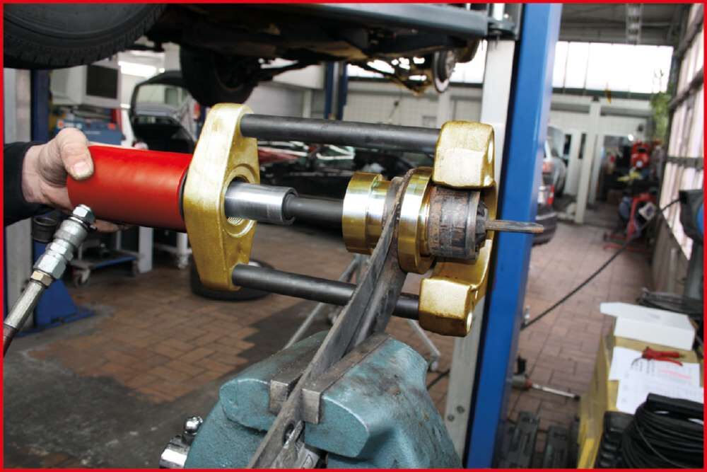 KS Tools Querlenkerbuchsen Satz hinten für Ford Mazda und Volvo 4 Teile Produktbild KS Tools Querlenkerbuchsen Satz hinten für Ford Mazda und Volvo 4 Teile bild 2