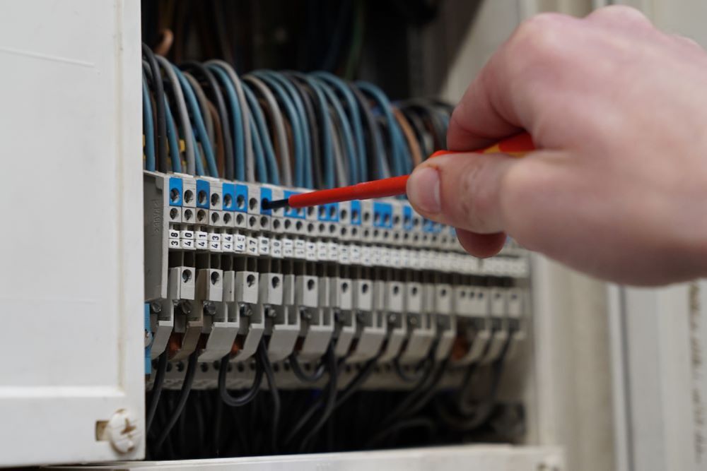 Brilliant Tools Schraubendreher VDE Schlitz 4,0 x 100 mm Produktbild Brilliant Tools Schraubendreher VDE Schlitz 4,0 x 100 mm bild 2