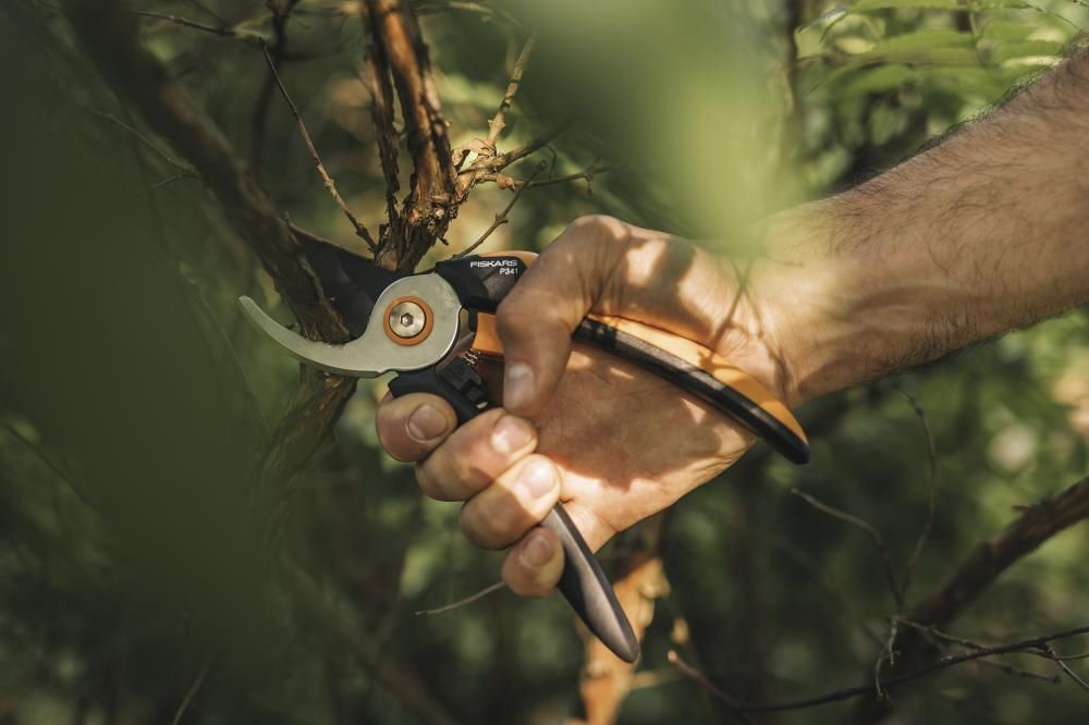 Fiskars Bypass Gartenschere L P341 Solid mit 20 mm Schnittleistung Produktbild Fiskars Bypass Gartenschere L P341 Solid mit 20 mm Schnittleistung bild 2