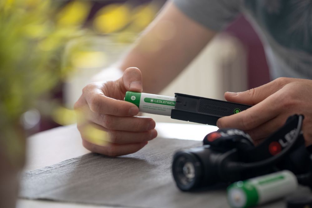 Ledlenser Powerbank Flex 5 mit einem herausnehmbaren 21700 Akku Produktbild Ledlenser Powerbank Flex 5 mit einem herausnehmbaren 21700 Akku bild 3