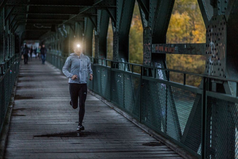 Ledlenser Stirnleuchte NEO1R Laufsport Stirnlampe neongelb Produktbild Ledlenser Stirnleuchte NEO1R Laufsport Stirnlampe neongelb bild 3