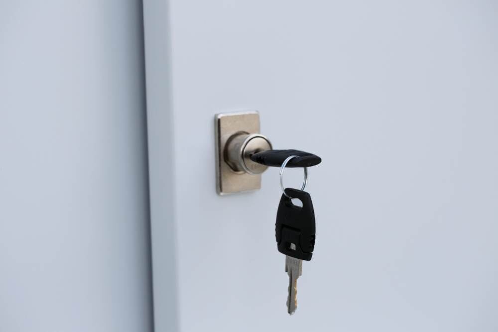 Lüllmann Schiebetürenschrank mir 1 Fachböden 750 x 1600 x 450 mm in lichtgrau Produktbild Lüllmann Schiebetürenschrank mir 1 Fachböden 750 x 1600 x 450 mm in lichtgrau bild 5