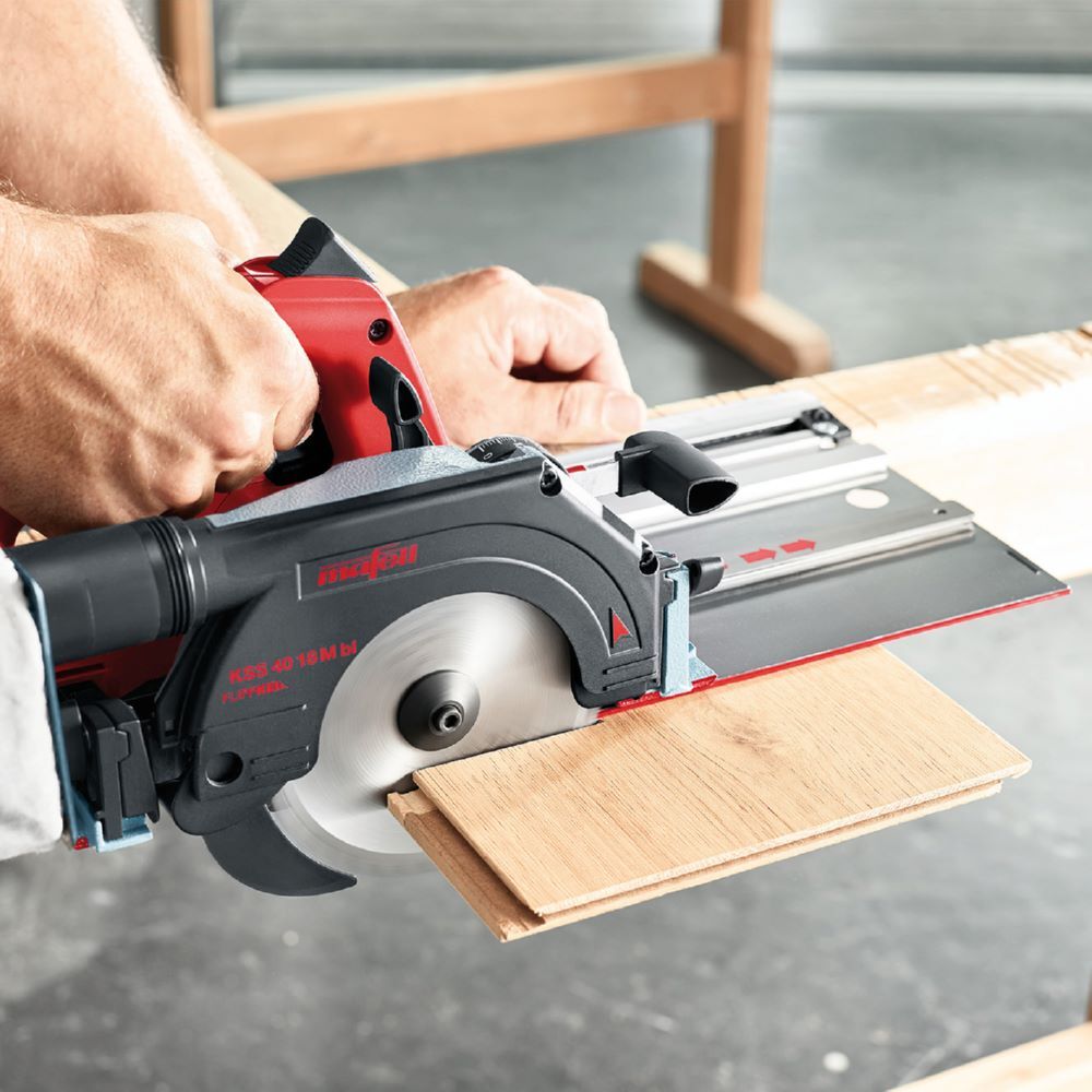 Produktbild Akku-Kappschienen-Säge KSS 40 18M bl im T-MAX  bild 3