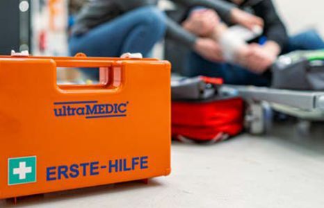 arbeitskleidung schutz betrieblicher arbeitsschutz erste hilfe koffer teaser