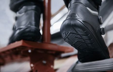 arbeitskleidung schutz fussschutz dachdeckerschuhe teaser