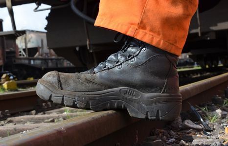 arbeitskleidung schutz fussschutz teaser