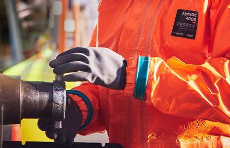 arbeitskleidung schutz handschutz chemikalienschutz handschuhe teaser Produktbild arbeitskleidung schutz handschutz chemikalienschutz handschuhe teaser