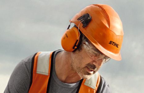 arbeitskleidung schutz kopfschutz gehoerschutz teaser