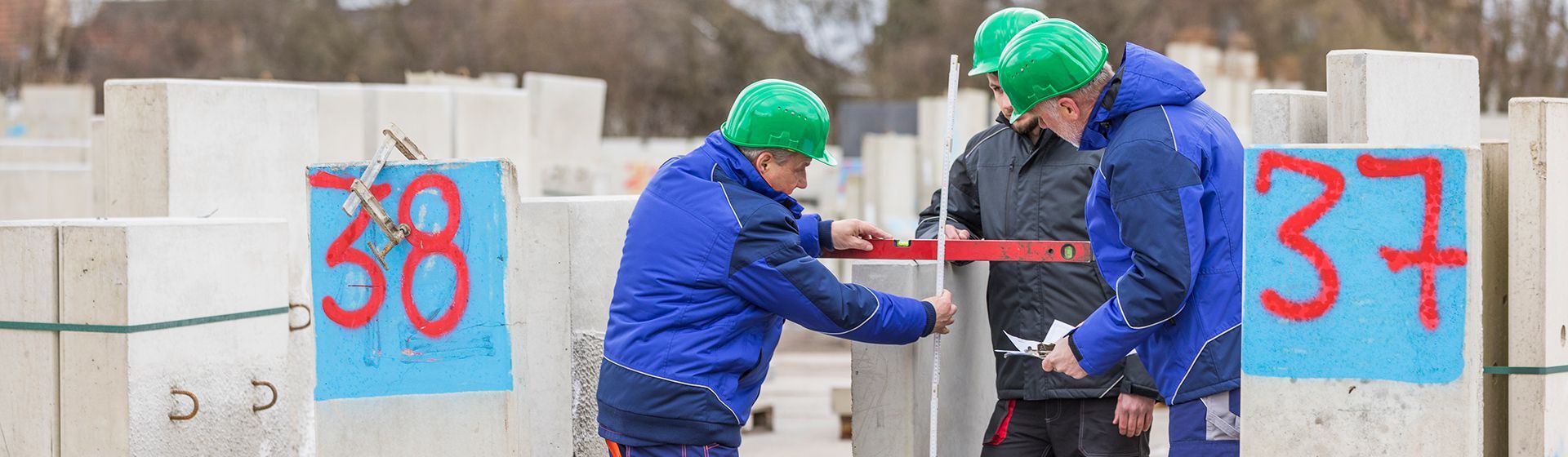 Baustellenarbeiter in Planam Arbeitskleidung Baustellenarbeiter in Planam Arbeitskleidung