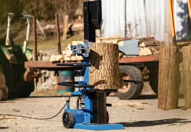 Scheppach Holzspalter im Einsatz