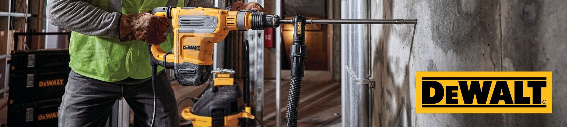 Dewalt Schlagbohrmaschine in Aktion Dewalt Schlagbohrmaschine in Aktion