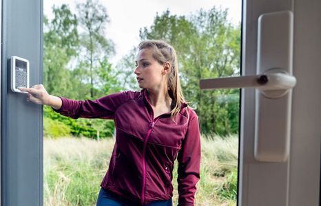 elektroinstallation tuer kommunikation teaser Produktbild elektroinstallation tuer kommunikation teaser